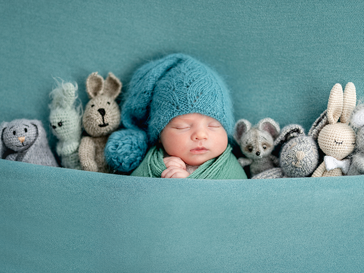 When should a newborn baby photo shoot be done?